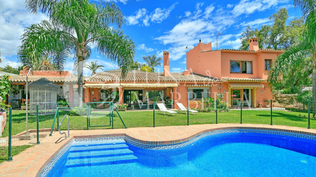 Villa for sale in Marbella Golden Mile