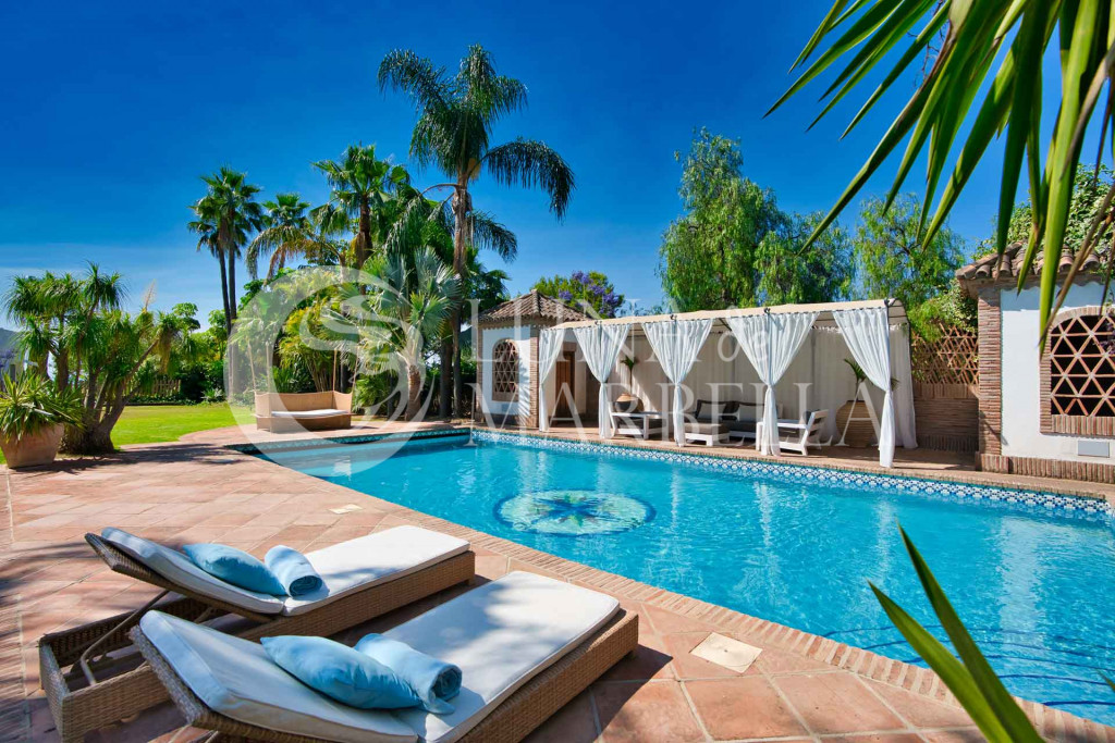Villa en alquiler en Altos Reales, Marbella Golden Mile