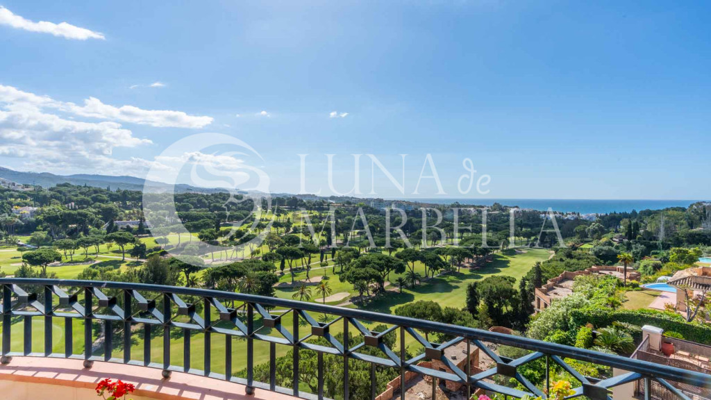 Penthouse for sale in Marbella East