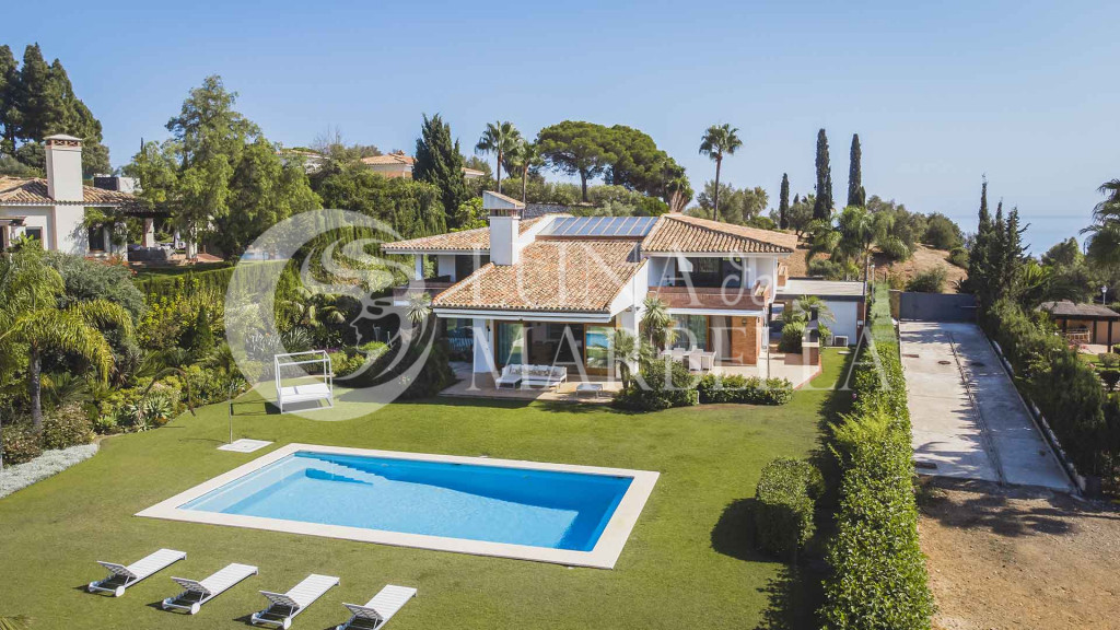 Villa for sale in Marbella East