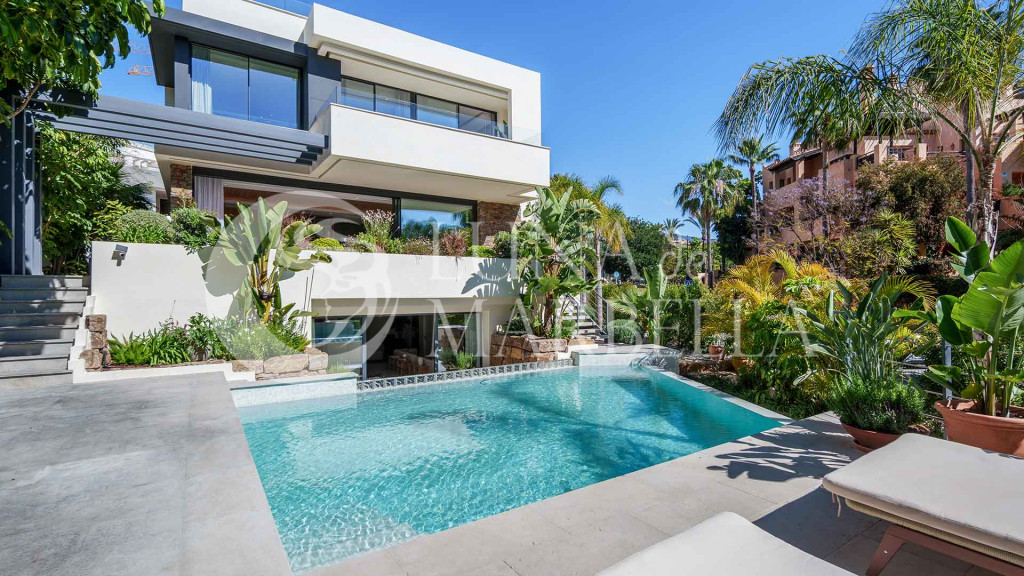 Villa en venta en Estepona