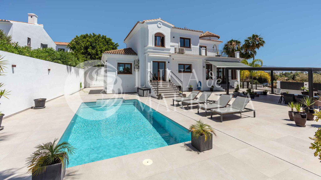 Villa en venta en Estepona