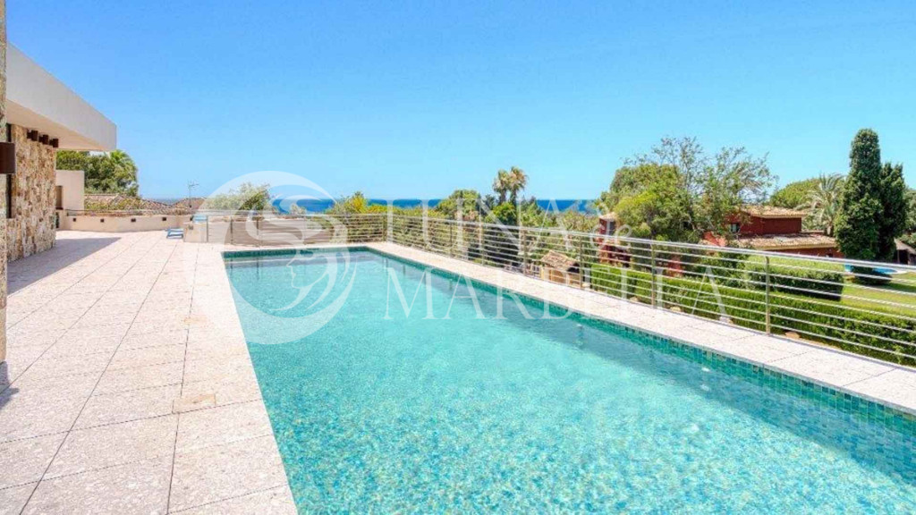 Villa for sale in Marbella East
