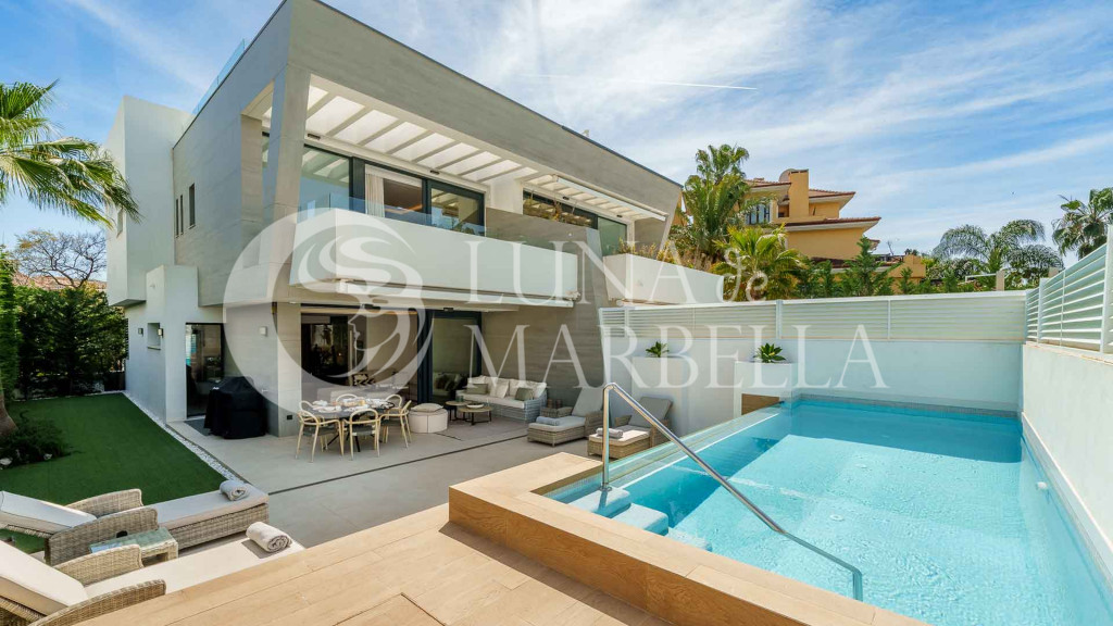 Semi Detached Villa for sale in Marbella - Puerto Banus