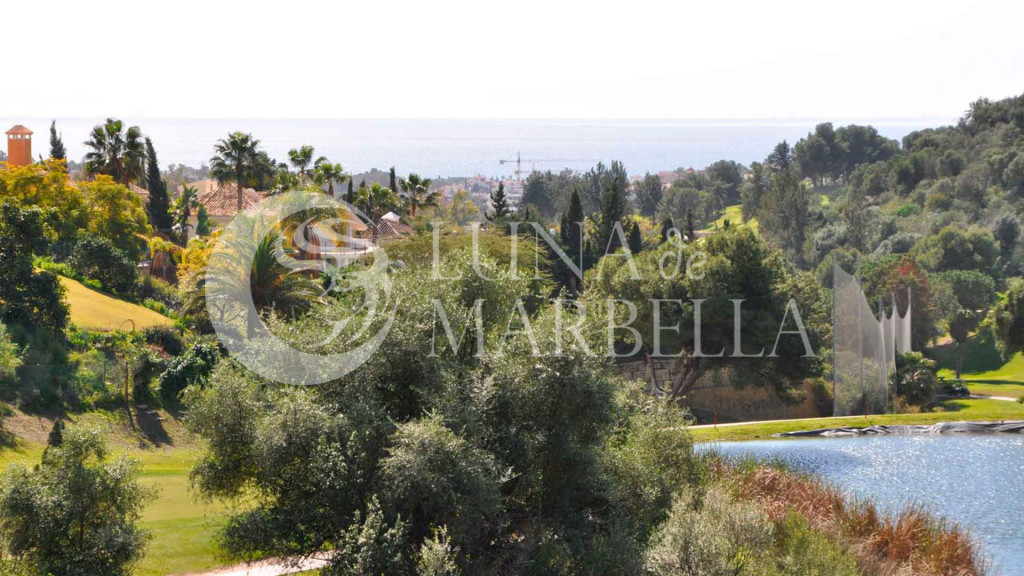 Villa for sale in Benahavis