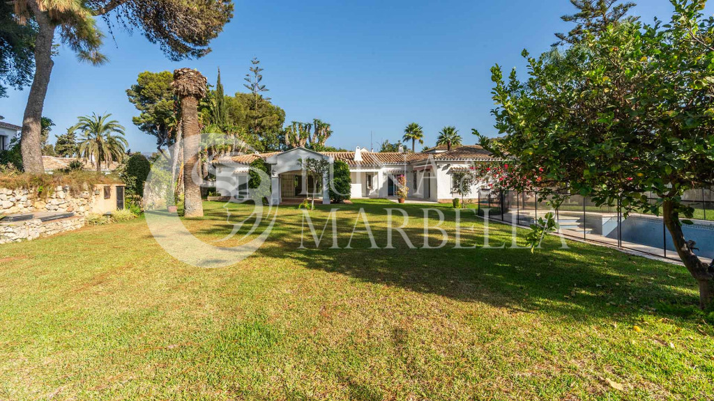 Villa en venta en Estepona