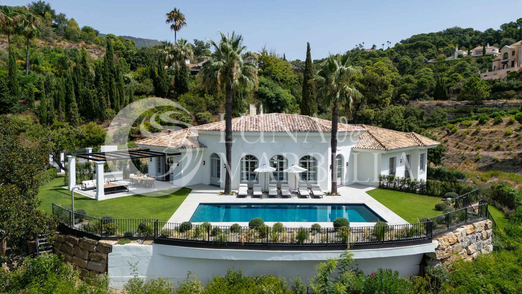 Villa for sale in Benahavis