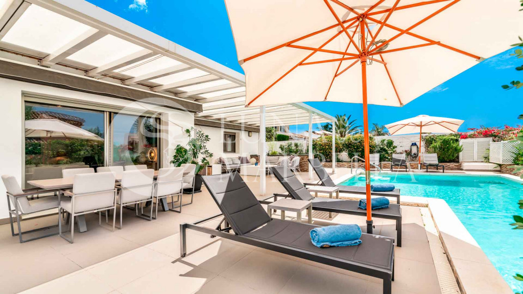 Villa for sale in Marbella East