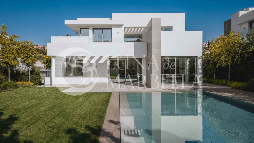 Villa en venta en Estepona