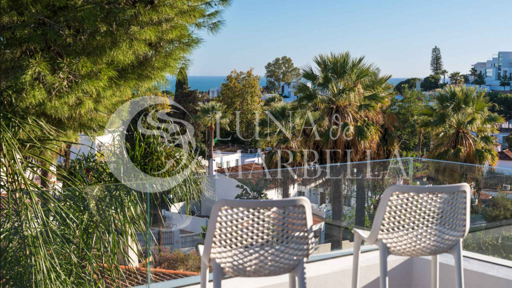 Villa for sale in Nueva Andalucia