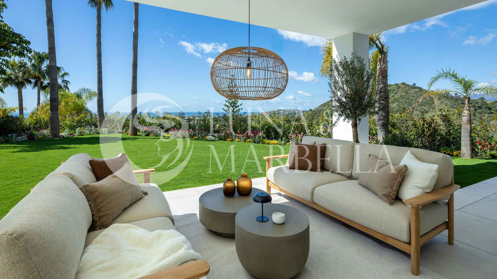 Villa for sale in Benahavis