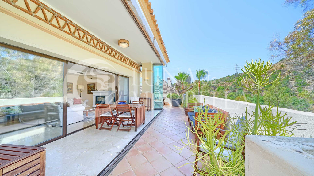 Penthouse for sale in Marbella East
