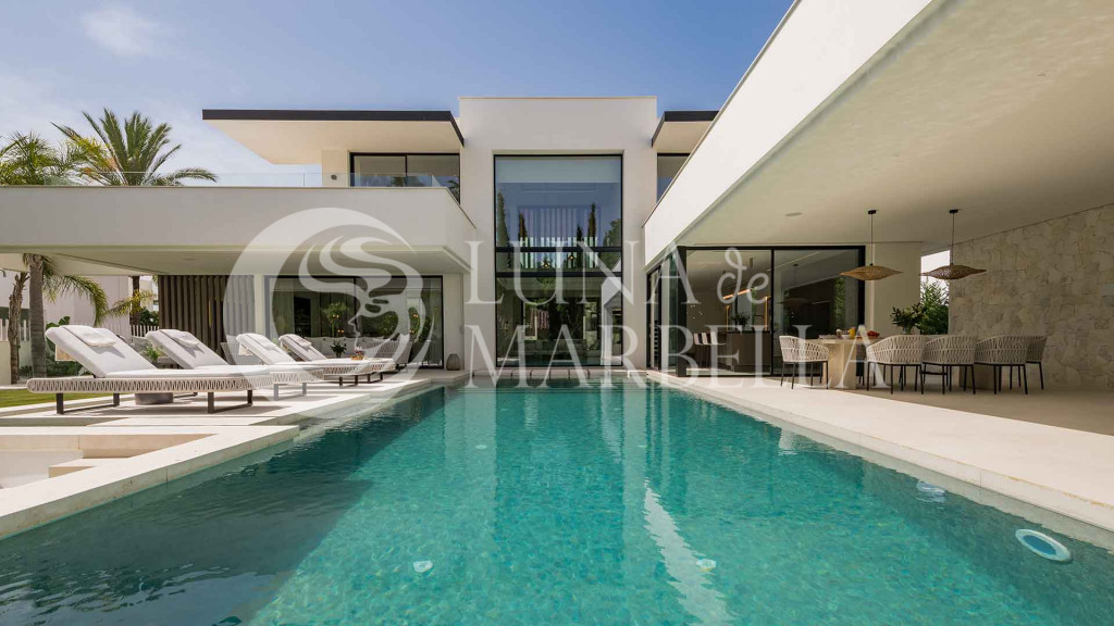 Villa en venta en Nueva Andalucia
