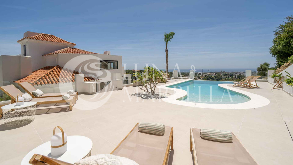 Villa for sale in Nueva Andalucia