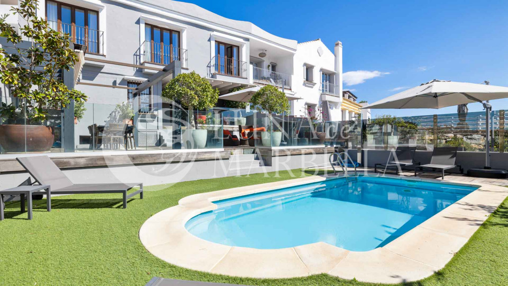 Semi Detached House for sale in Benahavis