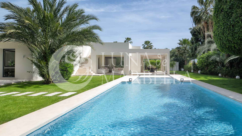 Villa for sale in Marbella East