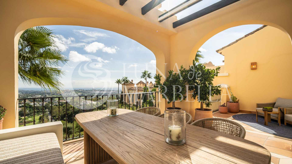 Penthouse for sale in Benahavis