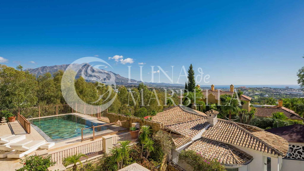 Villa for sale in Benahavis