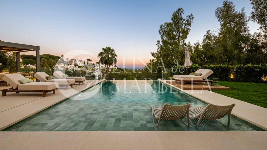 Villa for sale in Benahavis