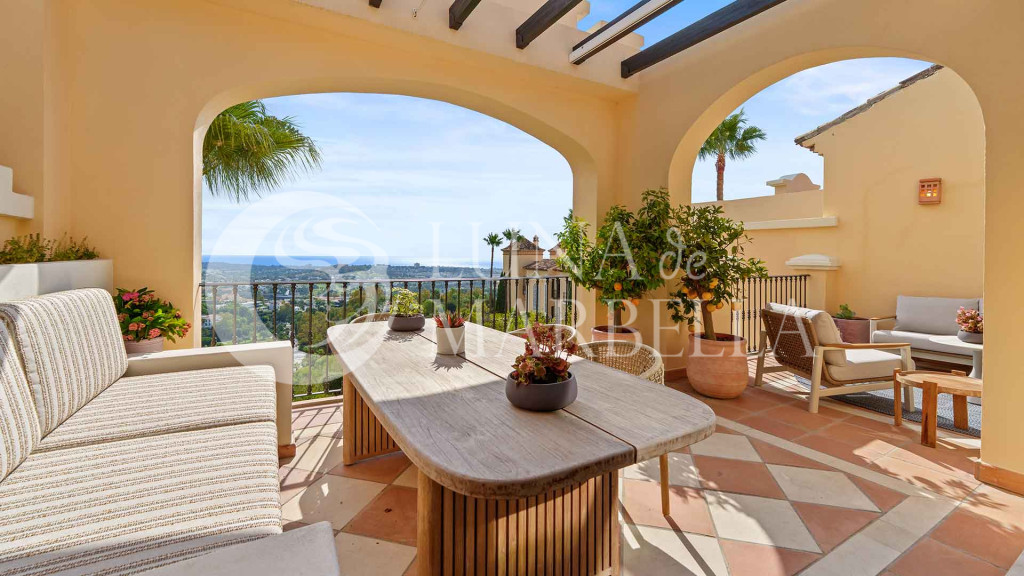 Penthouse for sale in Benahavis