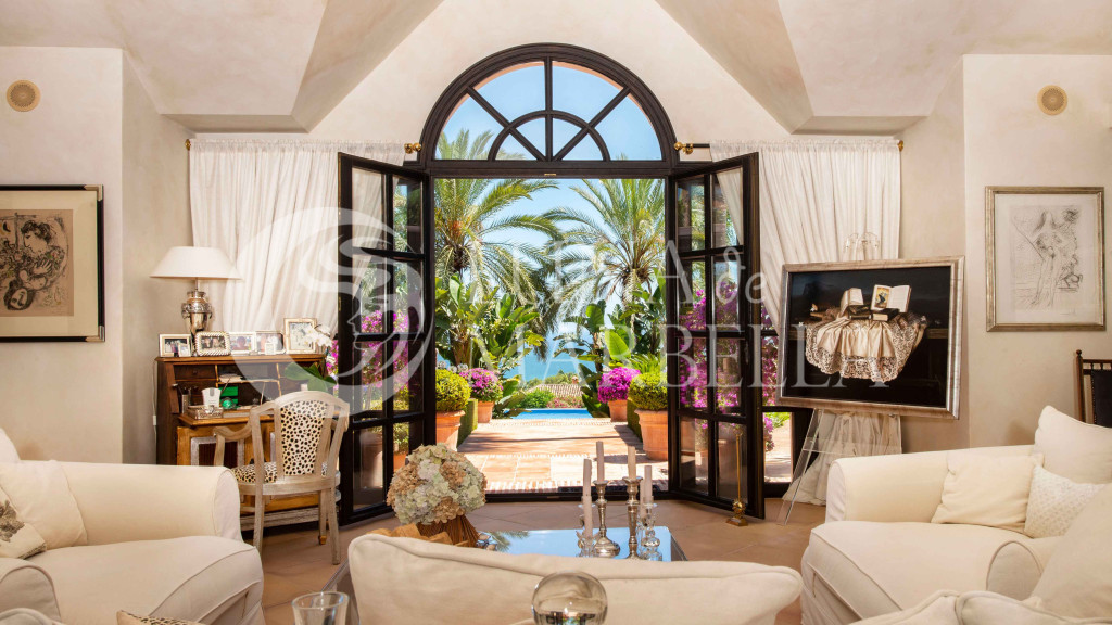 Villa for sale in Marbella Golden Mile