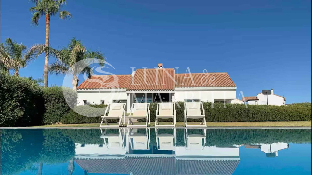 Villa for sale in Manilva