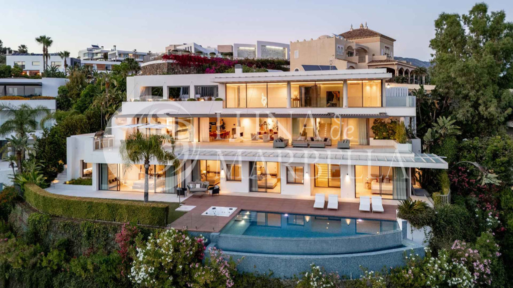 Villa for sale in Benahavis
