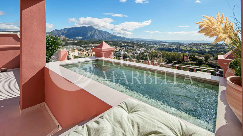 Ático en venta en Benahavis