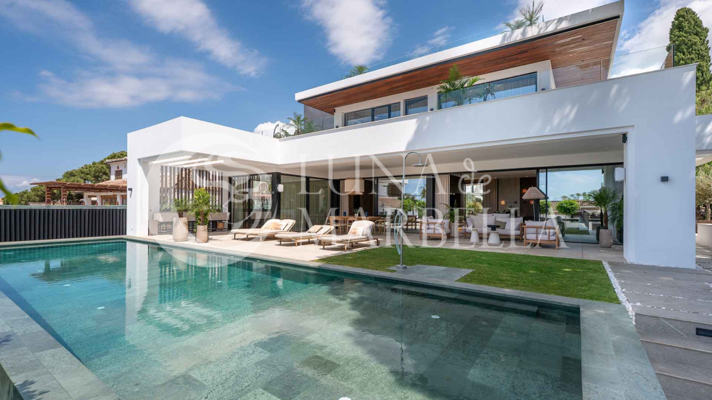 Villa for sale in Marbella East