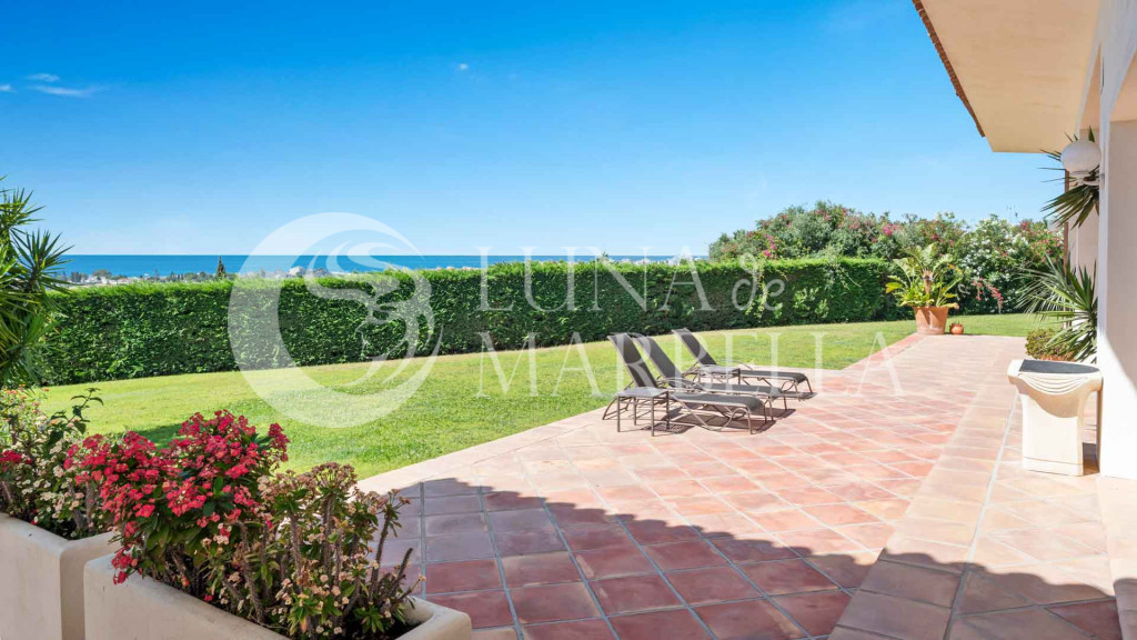 Villa for sale in Benahavis