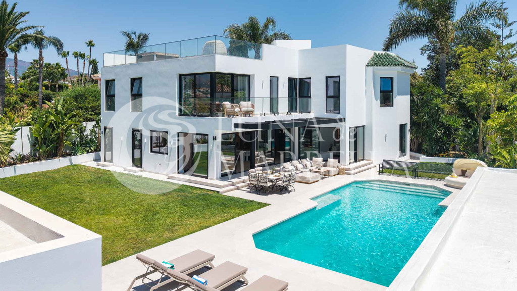Villa en venta en Estepona