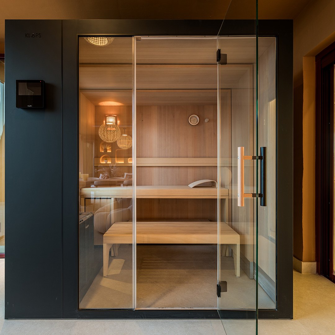 Exquisite fully renovated beachfront apartment in an exclusive development, Estepona