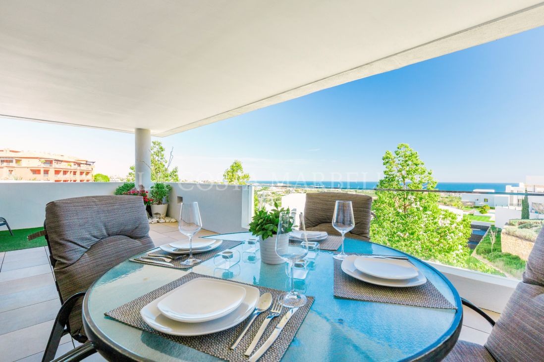 Benahavis, Exclusive modern apartment with fantastic views for sale in a gated community near Benahavis and Marbella