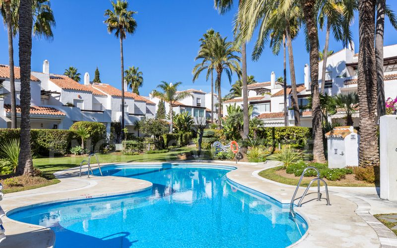 Modernized townhouse in beachfront complex in Bahia de Marbella, Bahia