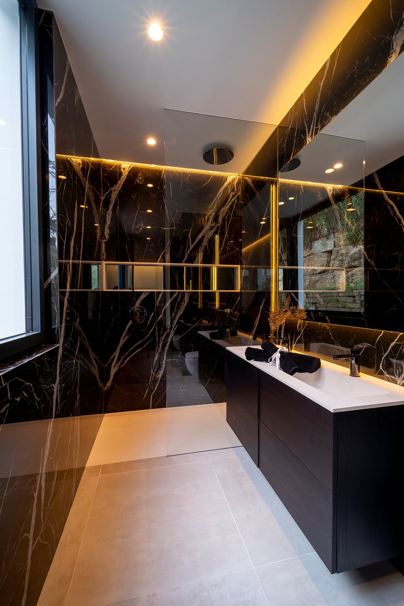 Villa de lujo excepcional de nueva construcción con vistas panorámicas en El Paraíso, Estepona Este