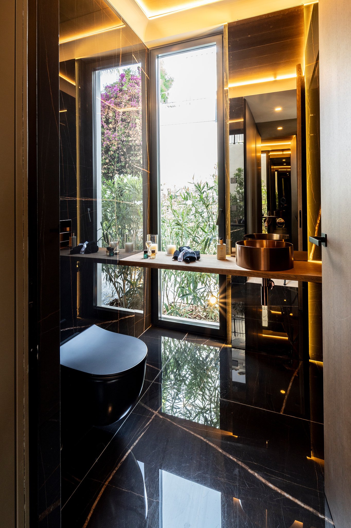 Villa de lujo excepcional de nueva construcción con vistas panorámicas en El Paraíso, Estepona Este