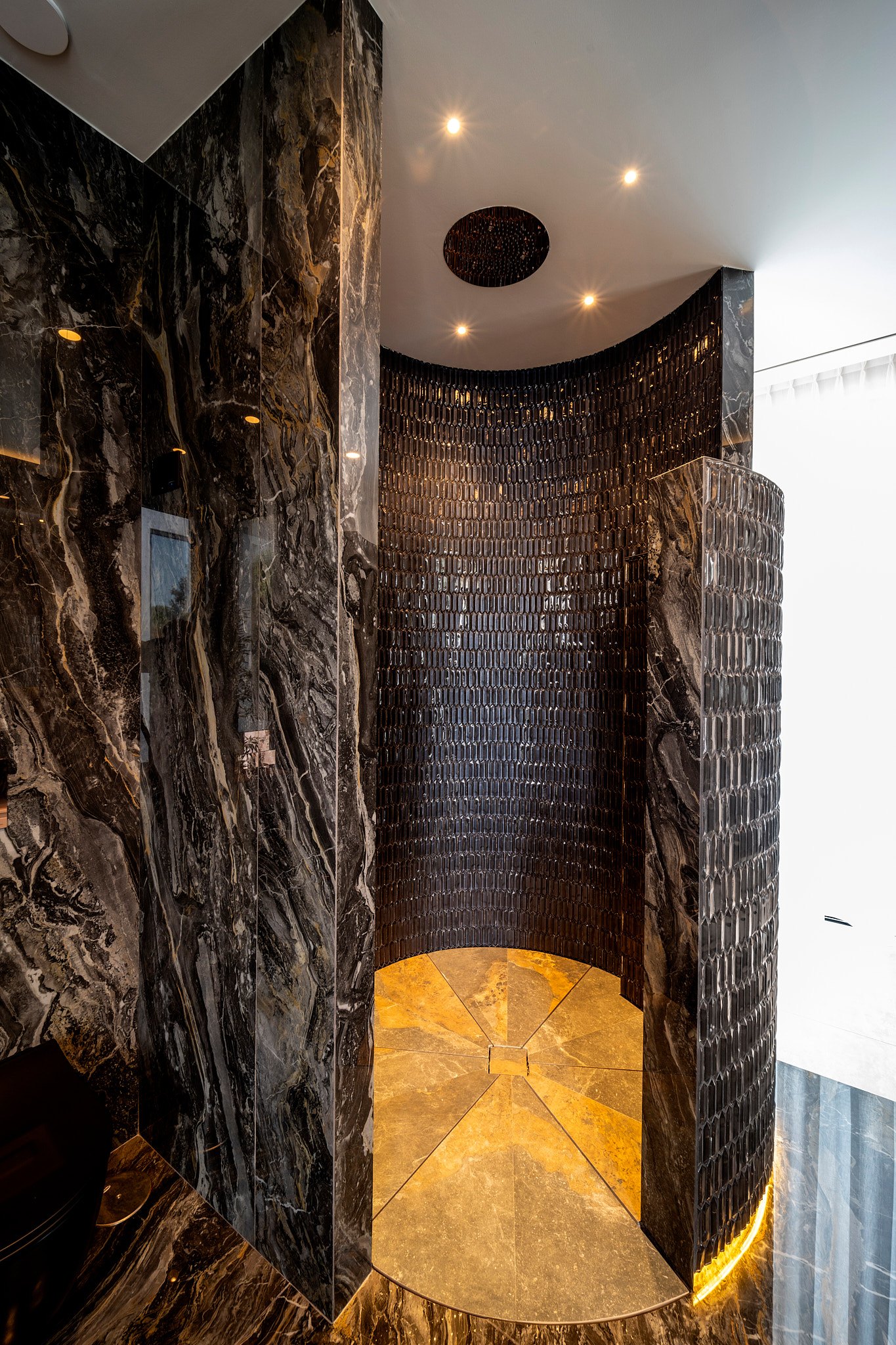 Villa de lujo excepcional de nueva construcción con vistas panorámicas en El Paraíso, Estepona Este