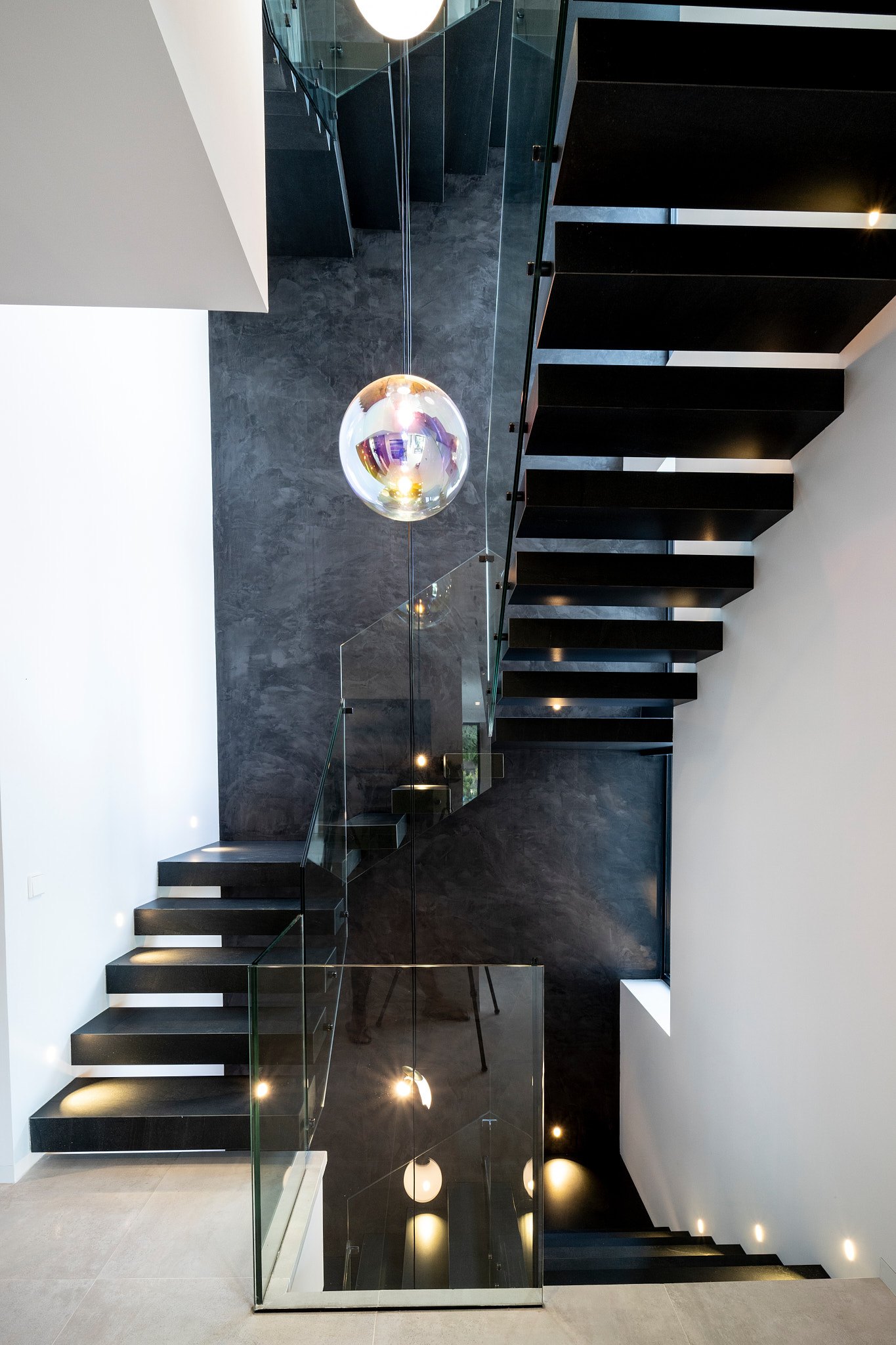 Villa de lujo excepcional de nueva construcción con vistas panorámicas en El Paraíso, Estepona Este