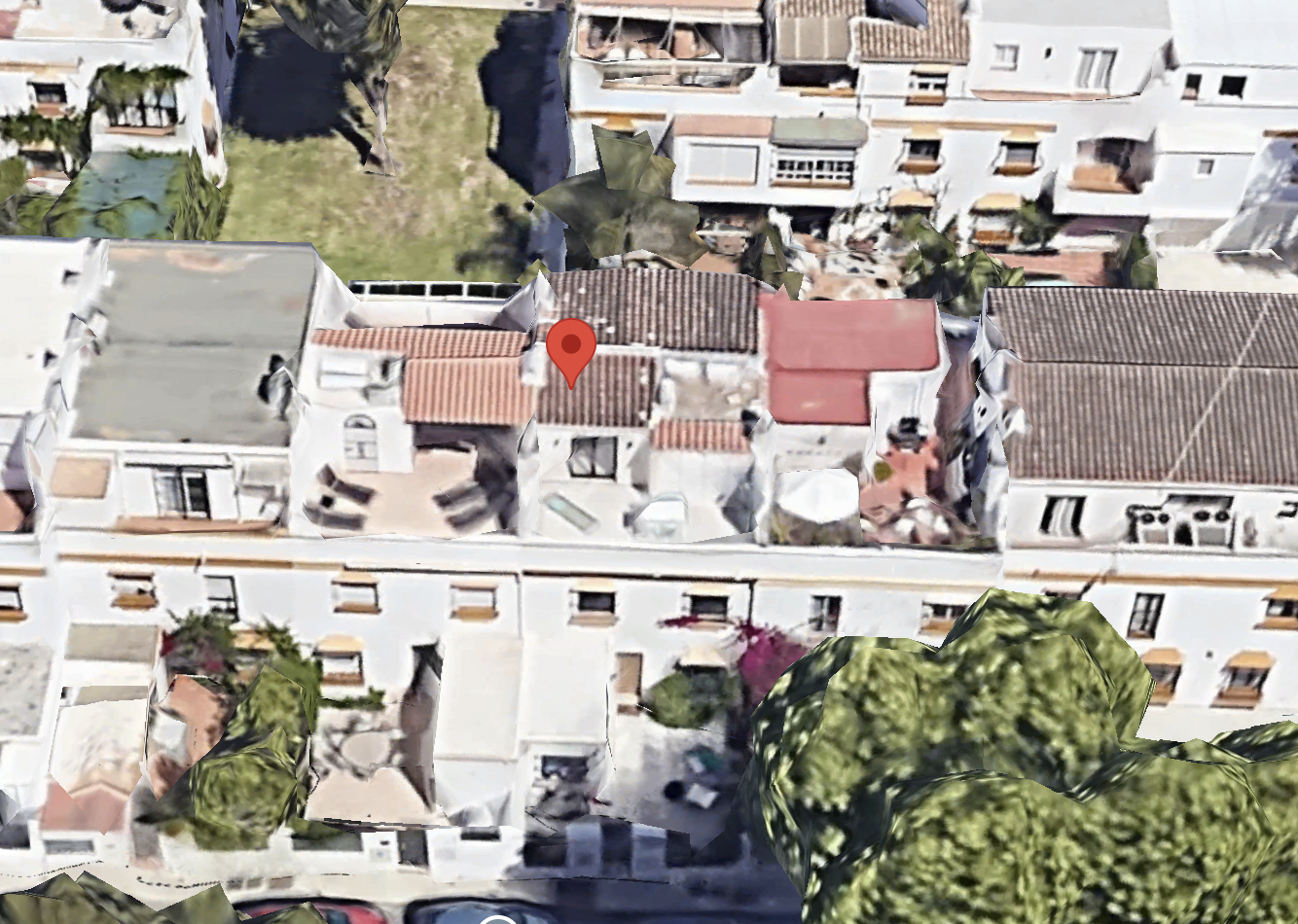 Beautiful fully renovated townhouse just 100 metres from the beach on the Golden Mile, Marbella