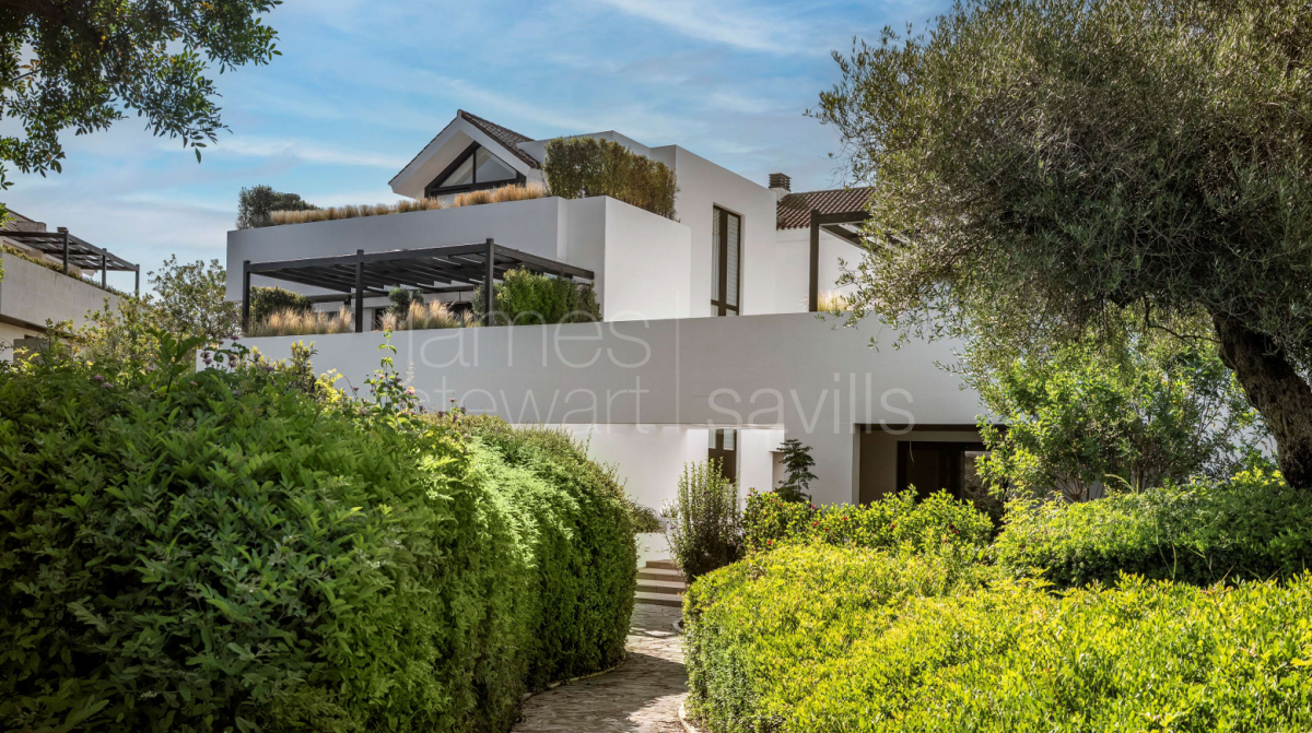 Villa de cuatro plantas en Hacienda de Valderrama, completamente reformada y equipada con los más altos estándares