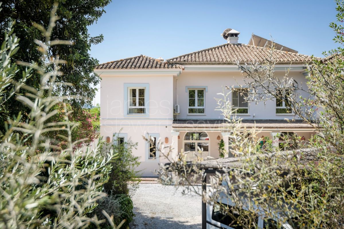 Finca en Venta en Gaucín | Piscina, 7 Dormitorios, EPC A