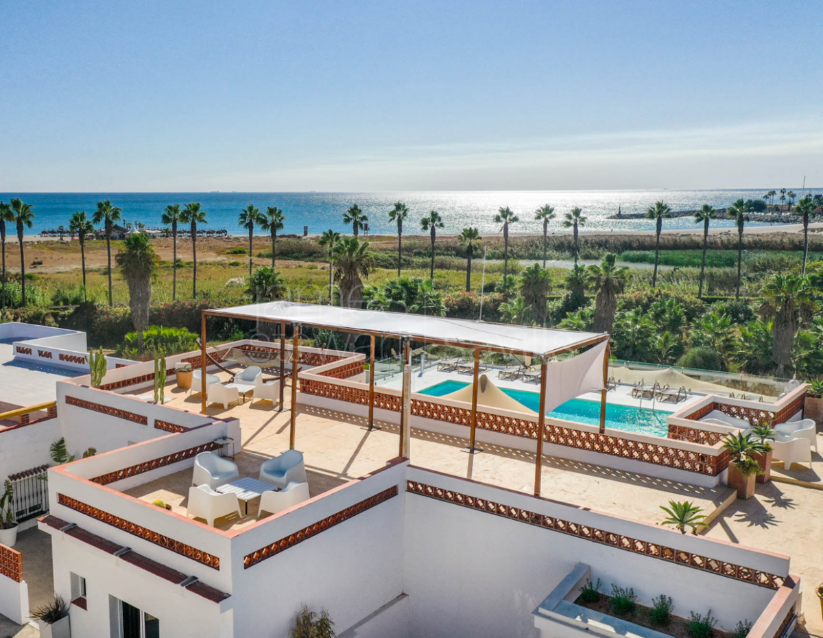 Rare opportunity to aquire a frontline beach boutique hotel