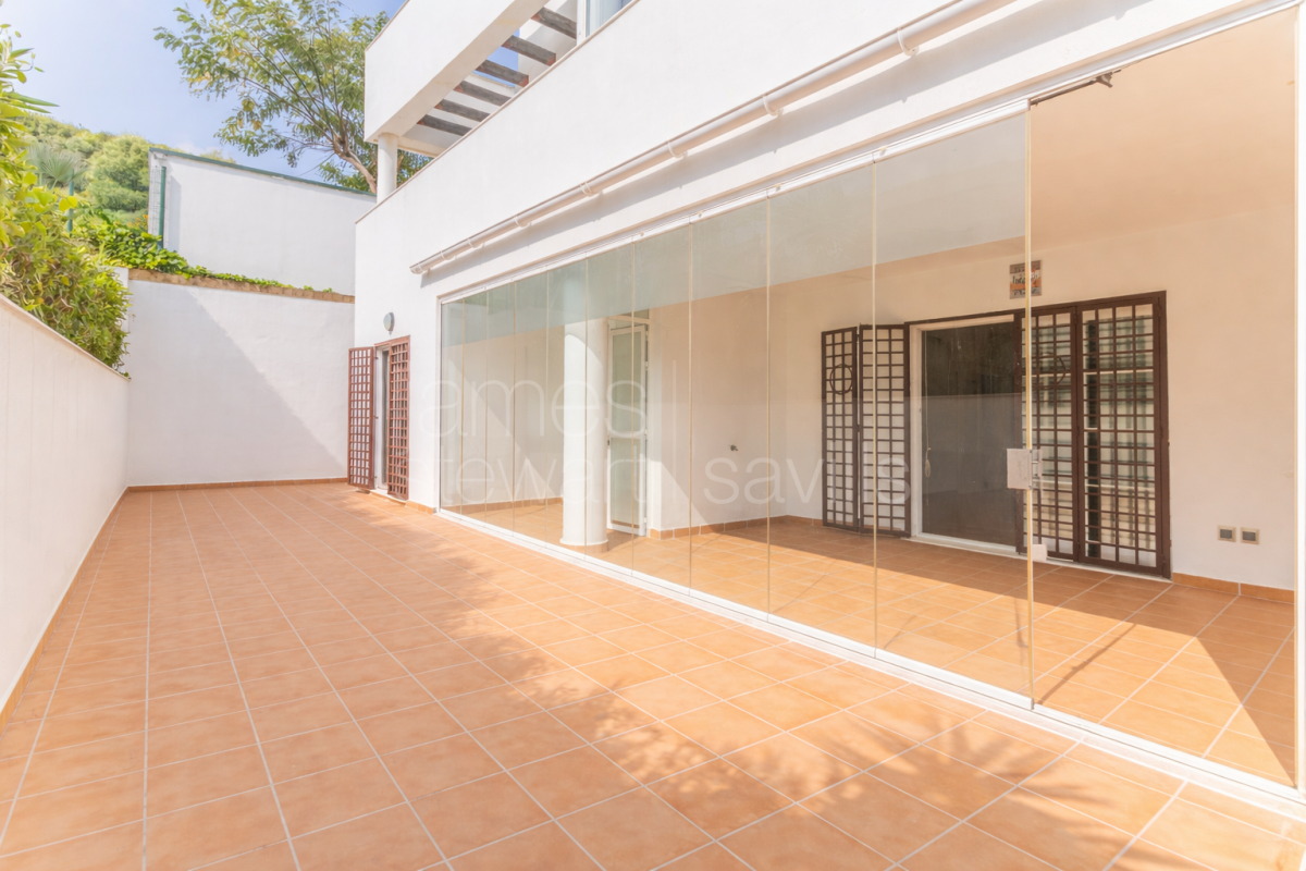 Apartamento de tres dormitorios con gran terraza en La Alcaidesa