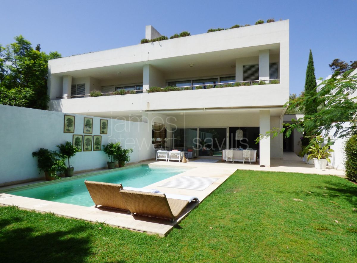 Stunning 5 bedroom semi-detached contemporary house in Sotogrande costa