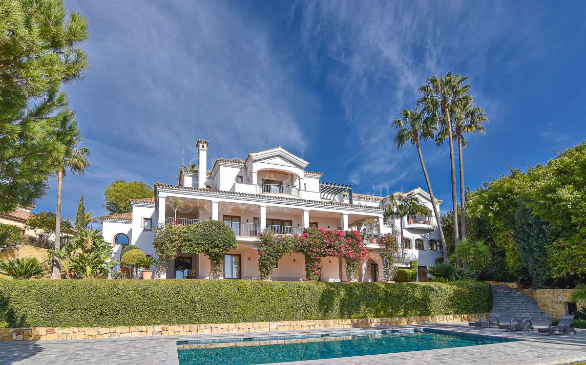 Grand residence frontline to Almenara Golf with elevated views, Sotogrande