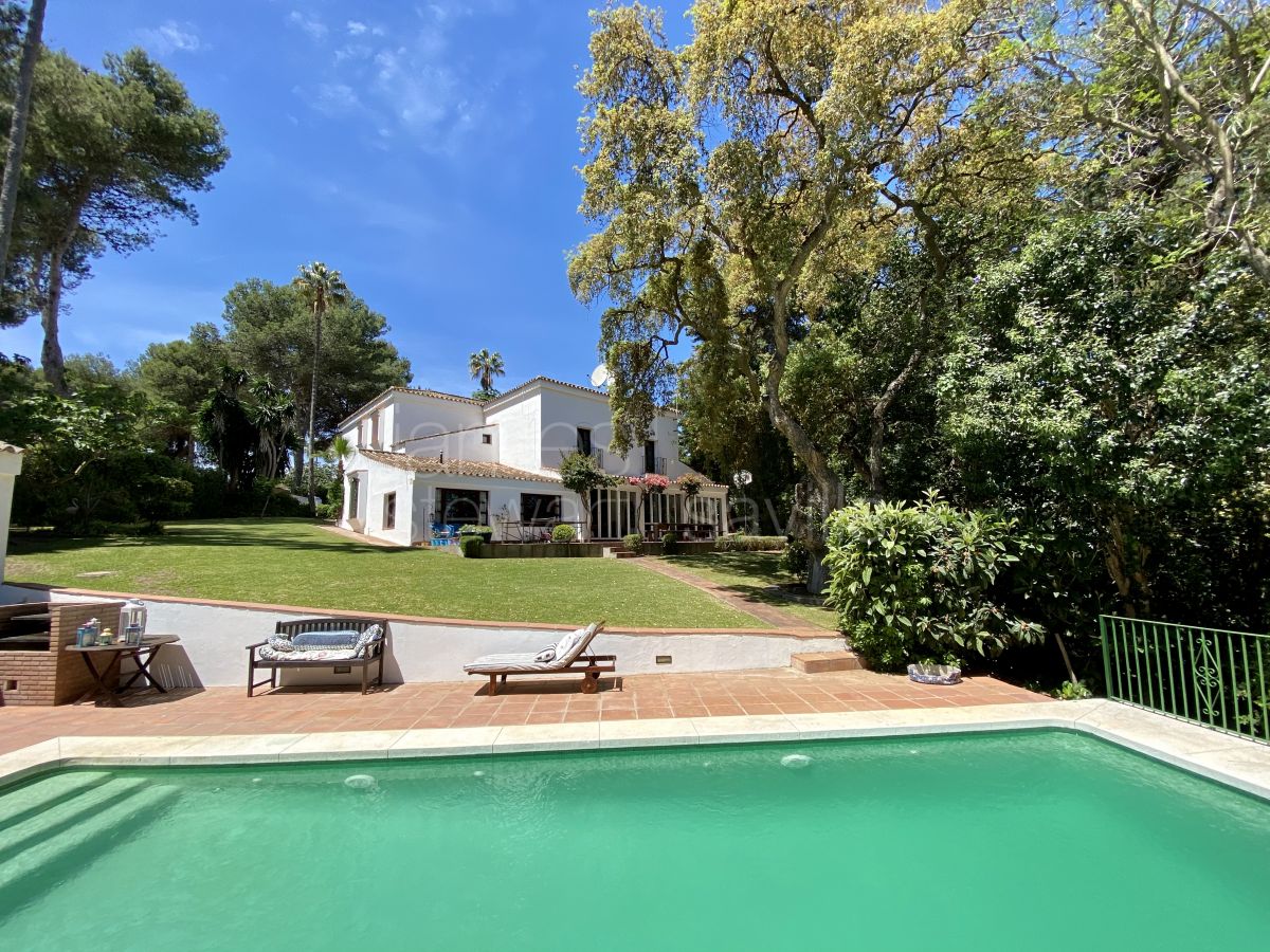Villa with a poolside guest house in the A zone - Sotogrande Costa