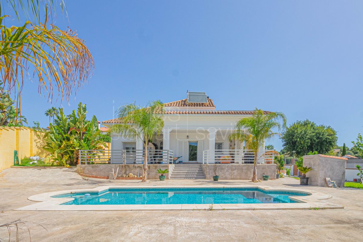 Renovated villa with pool and double garage in Pueblo Nuevo de Guadiaro