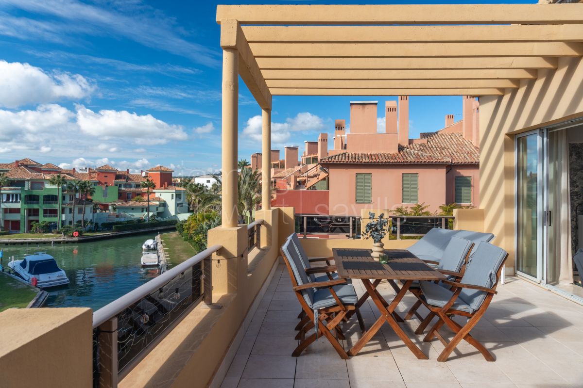 Penthouse in the Heart of Sotogrande Marina