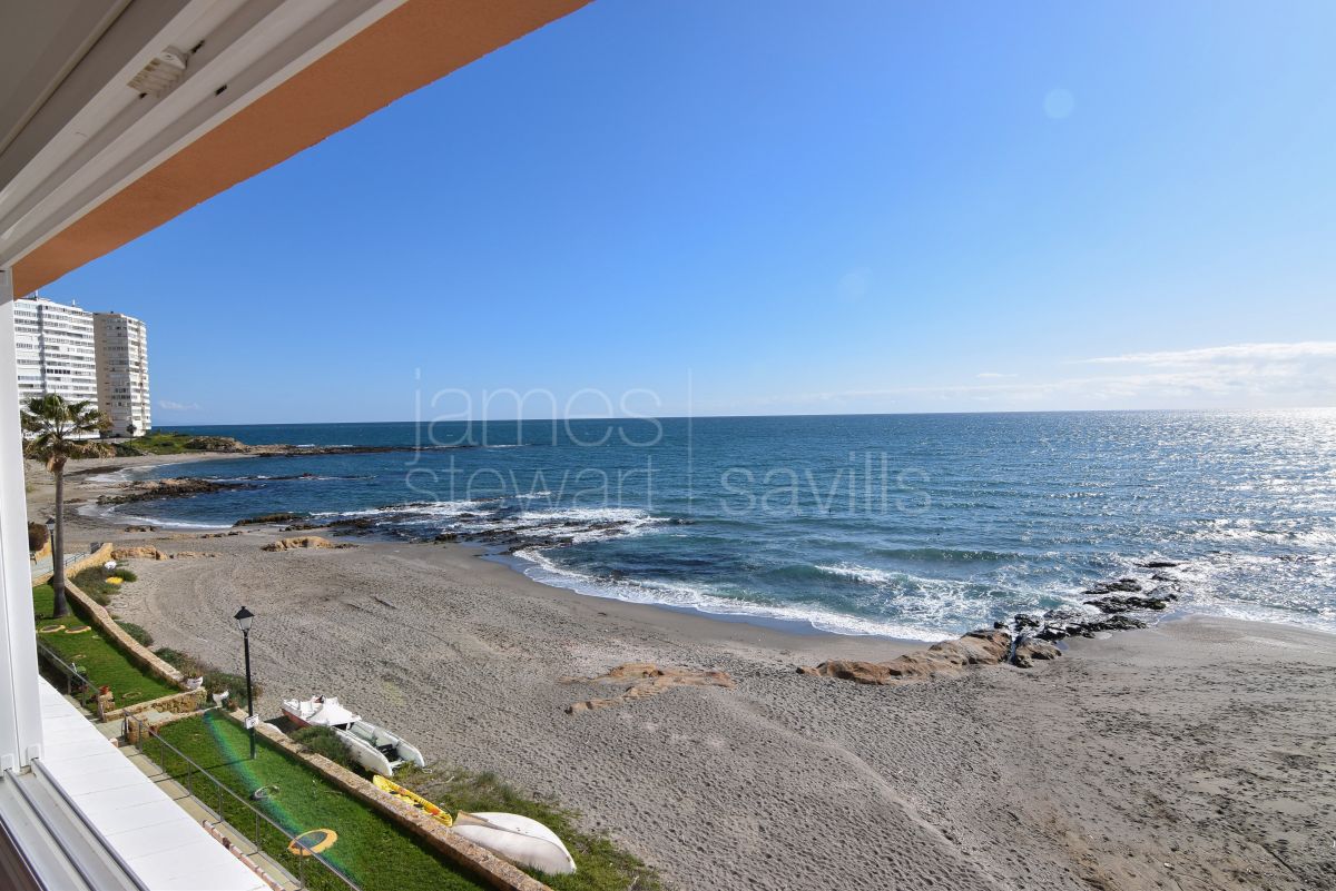 Beachfront Apartment with Spectacular Views – Torreguadiaro