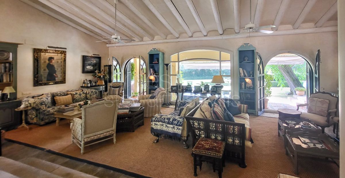 Charming traditional Andaluz villa with guest house and entertaining pavilion frontline to Real Valderrama